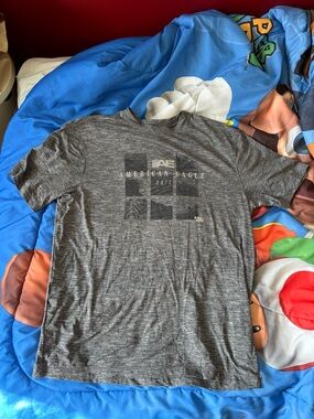 American Eagle Outfitters Gray Heather Graphic Short Sleeve Tee